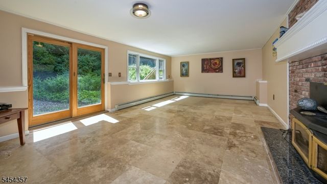 460 Laurel Ln, Kinnelon Boro, NJ 07405