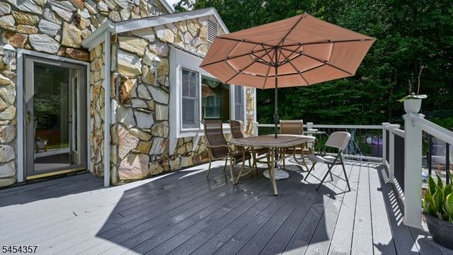 460 Laurel Ln, Kinnelon Boro, NJ 07405