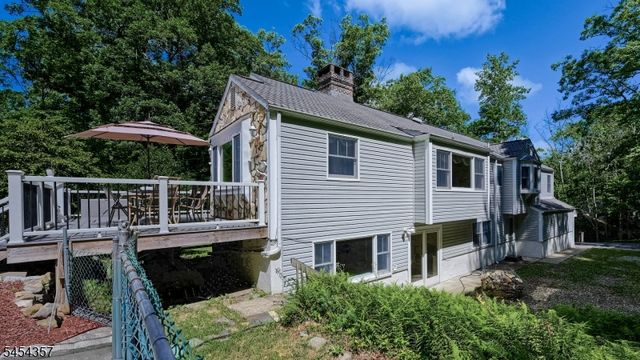 460 Laurel Ln, Kinnelon Boro, NJ 07405