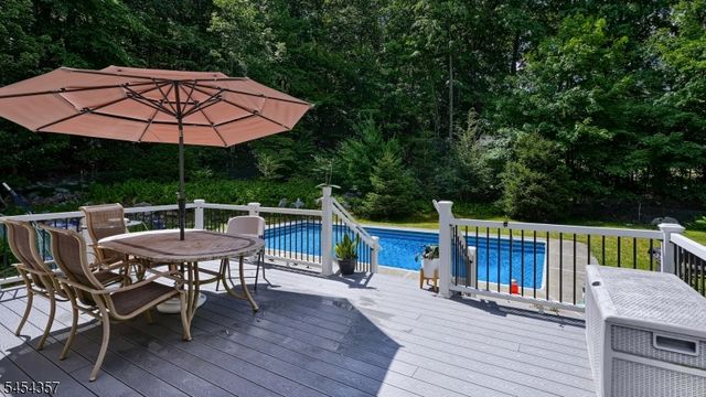 460 Laurel Ln, Kinnelon Boro, NJ 07405