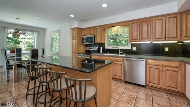 460 Laurel Ln, Kinnelon Boro, NJ 07405