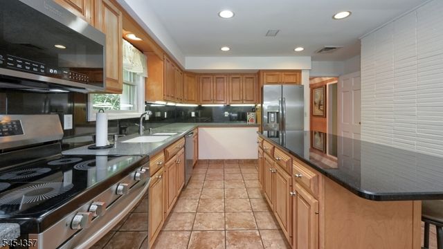 460 Laurel Ln, Kinnelon Boro, NJ 07405