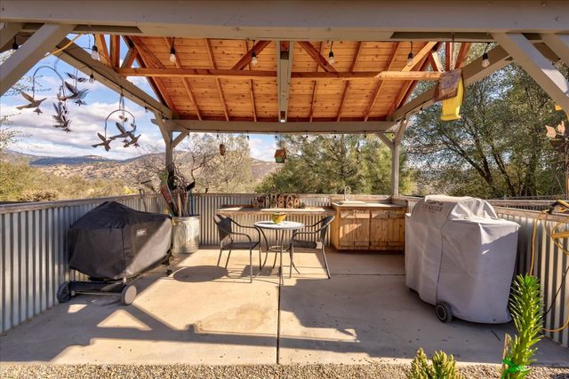 33655 River Knolls Rd, Coarsegold, CA 93614