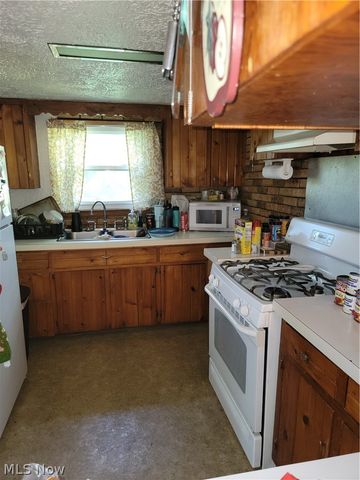 498 Walnut Street, Conneaut, OH 44030