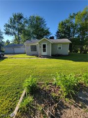 498 Walnut Street, Conneaut, OH 44030