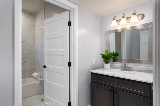 3236 Royal Oaks Drive 6, Thousand Oaks, CA 91362