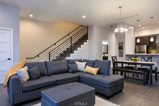 3236 Royal Oaks Drive 6, Thousand Oaks, CA 91362