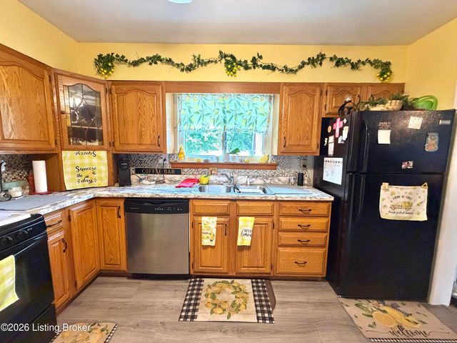 4445 Esther Ave, Louisville, KY 40216
