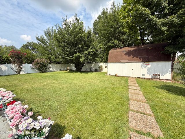 4445 Esther Ave, Louisville, KY 40216