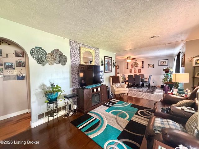 4445 Esther Ave, Louisville, KY 40216