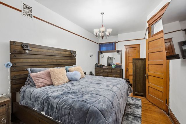 4736 S Prairie Avenue, Chicago, IL 60615