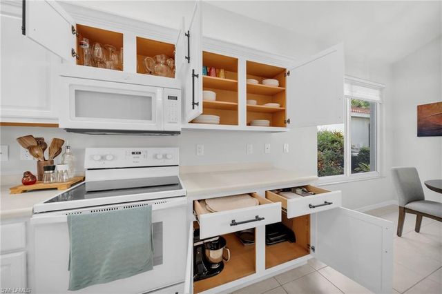 8864 Ventura WAY, Naples, FL 34109