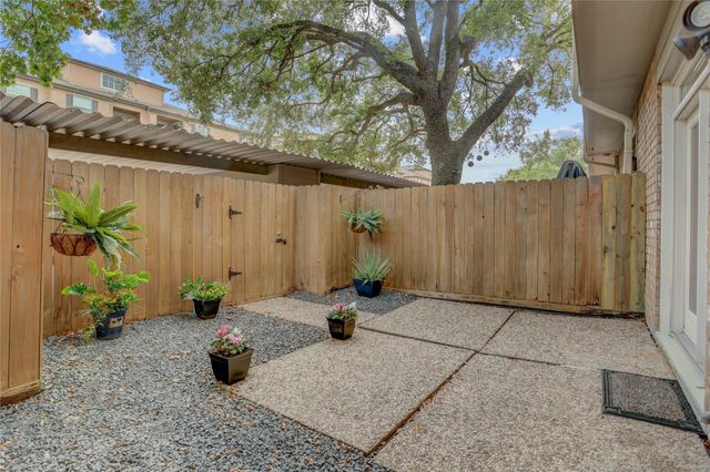 7433 Brompton Street, Houston, TX 77025