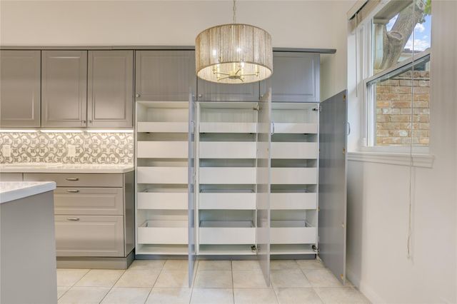 7433 Brompton Street, Houston, TX 77025