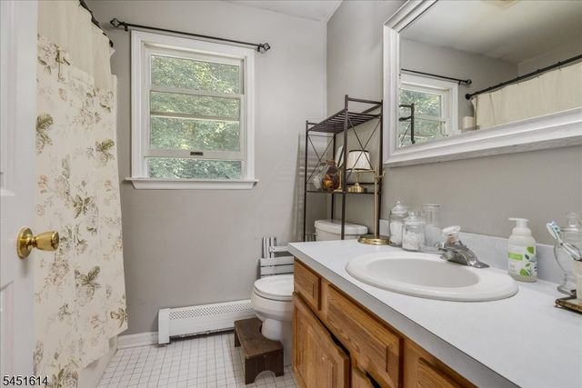 14 Pudding Stone Ln, Jefferson Twp., NJ 07438