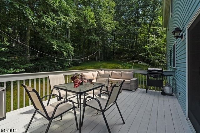 14 Pudding Stone Ln, Jefferson Twp., NJ 07438