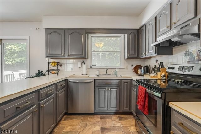 14 Pudding Stone Ln, Jefferson Twp., NJ 07438