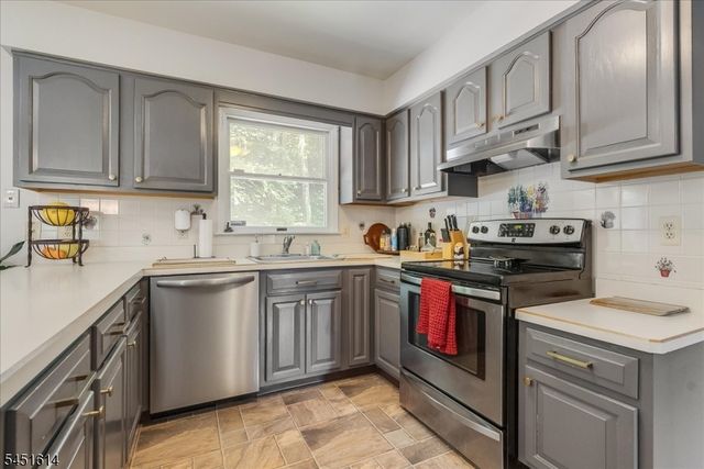 14 Pudding Stone Ln, Jefferson Twp., NJ 07438