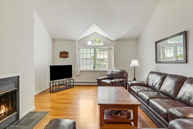 14 Pudding Stone Ln, Jefferson Twp., NJ 07438