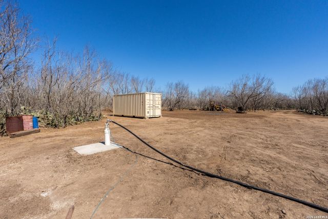 224 County Road 662, Devine, TX 78016