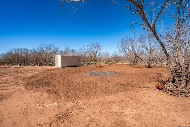 224 County Road 662, Devine, TX 78016