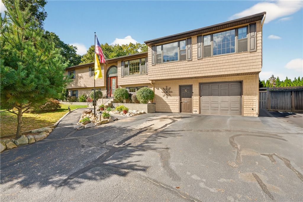 5 Hancock Drive, Coventry, RI 02816