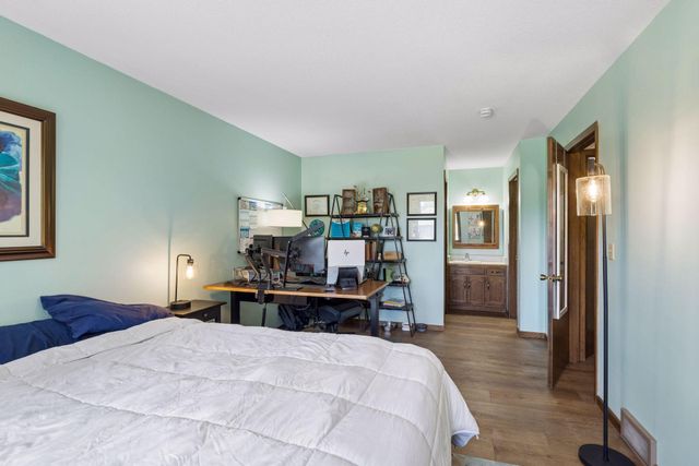 4316 Thornhill Lane, Vadnais Heights, MN 55127