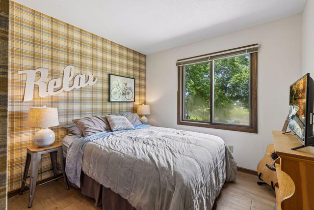 4316 Thornhill Lane, Vadnais Heights, MN 55127