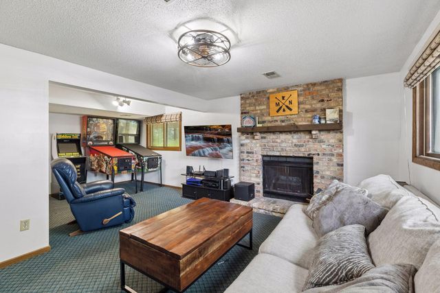 4316 Thornhill Lane, Vadnais Heights, MN 55127