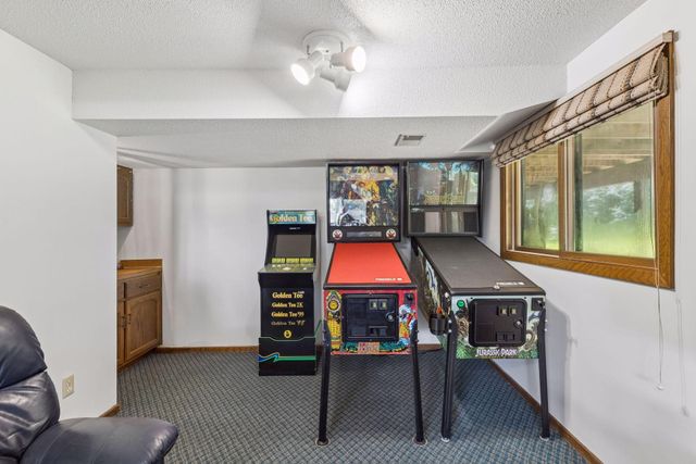 4316 Thornhill Lane, Vadnais Heights, MN 55127