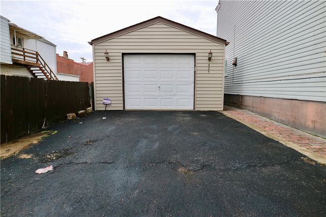 425 Pearl St, Bloomfield, PA 15224