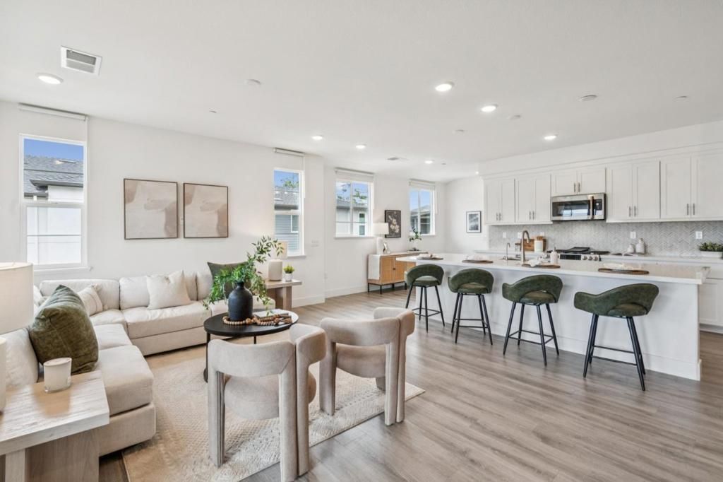 Image 1 of property listing at 373 Arc Court, Hayward, CA 94544