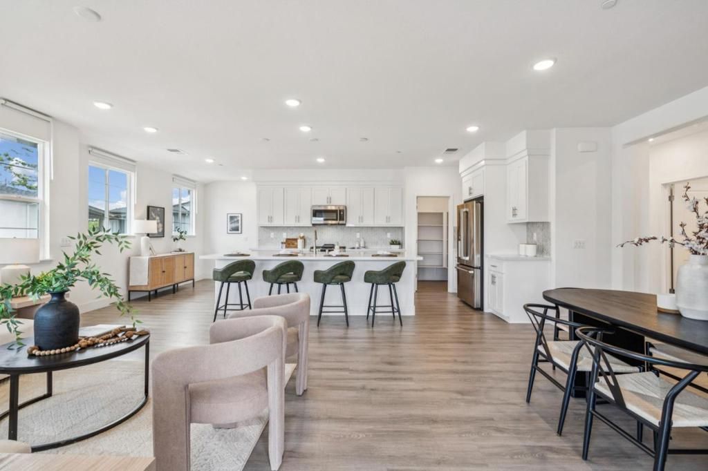 Image 10 of property listing at 373 Arc Court, Hayward, CA 94544