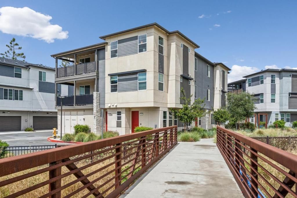 Image 25 of property listing at 373 Arc Court, Hayward, CA 94544