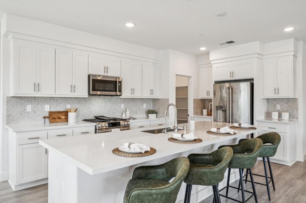 Image 4 of property listing at 373 Arc Court, Hayward, CA 94544