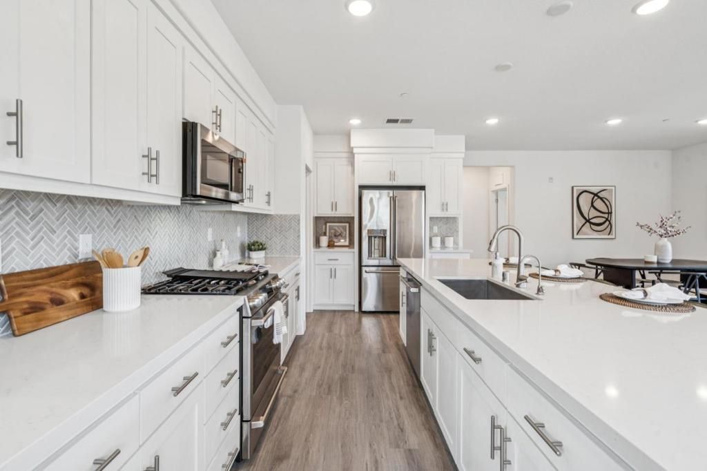 Image 6 of property listing at 373 Arc Court, Hayward, CA 94544