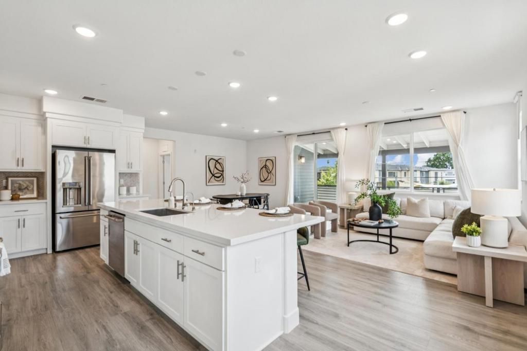 Image 7 of property listing at 373 Arc Court, Hayward, CA 94544