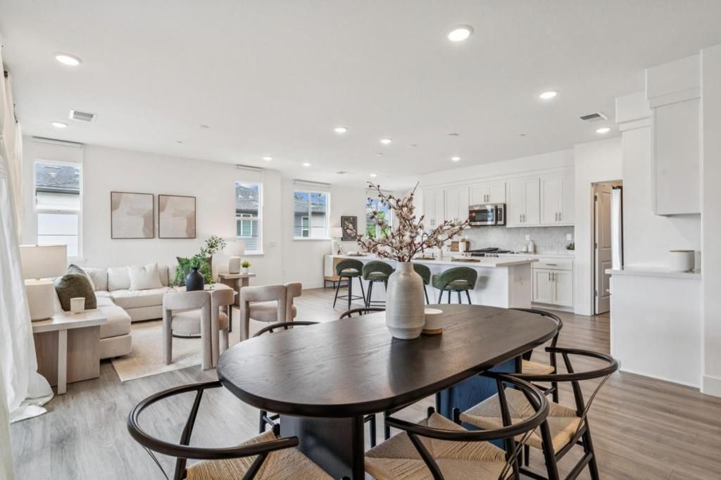 Image 9 of property listing at 373 Arc Court, Hayward, CA 94544