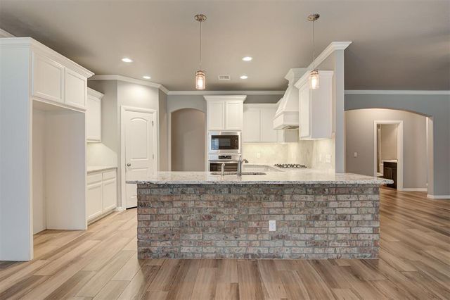 8720 Tall Oaks Drive, Guthrie, OK 73044