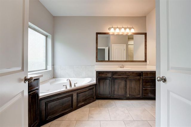 8720 Tall Oaks Drive, Guthrie, OK 73044