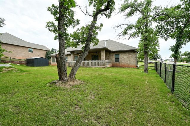 8720 Tall Oaks Drive, Guthrie, OK 73044