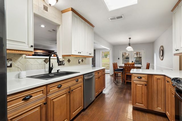 412 Hideaway Lane E, Hideaway, TX 75771