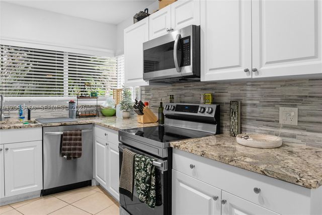 1810 NE 15th Ave 1810, Fort Lauderdale, FL 33305