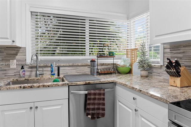 1810 NE 15th Ave 1810, Fort Lauderdale, FL 33305