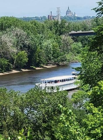 1077 Sibley Memorial Highway 305, Saint Paul, MN 55118