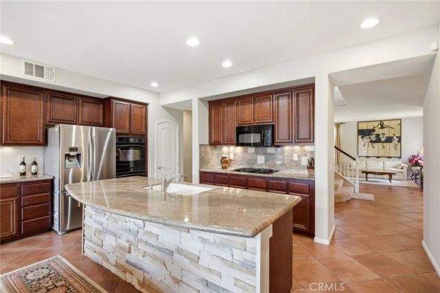 28481 Oasis View Circle, Menifee, CA 92584