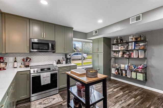 2405 Thistle Court, Euless, TX 76039