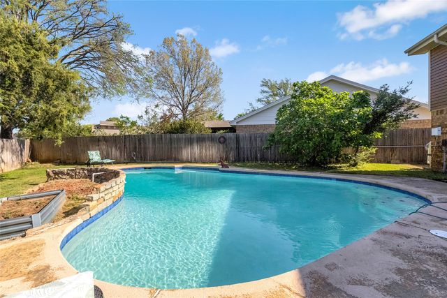 2405 Thistle Court, Euless, TX 76039