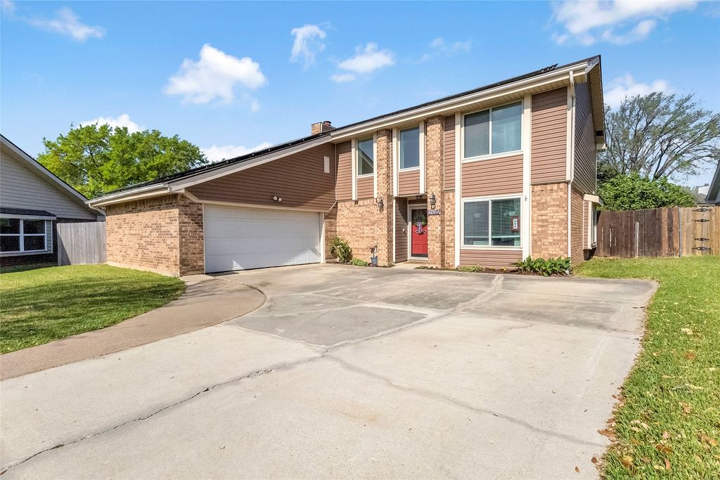 2405 Thistle Court, Euless, TX 76039