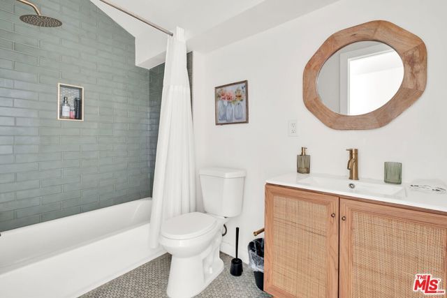 822 N Gage Avenue, Los Angeles, CA 90063